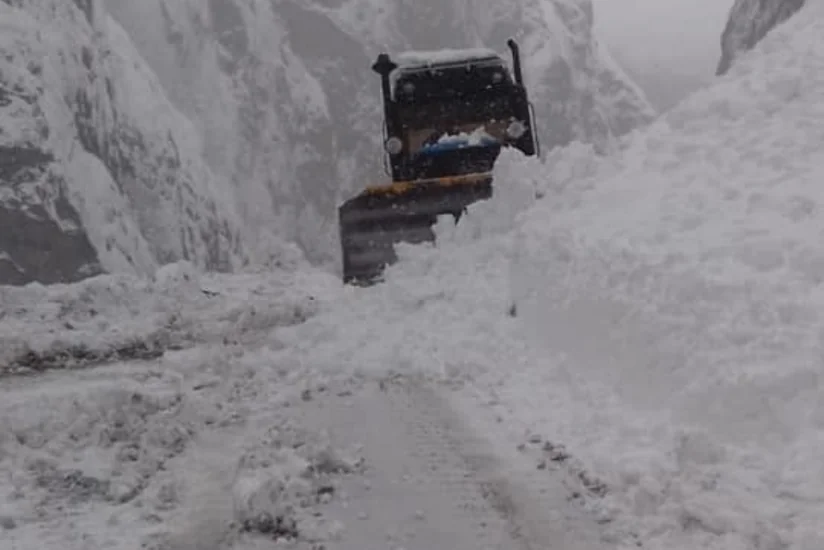 Azərbaycanın avtomobil yollarında qarın yağması ilə bağlı yaranmış problemlər aradan qaldırılır