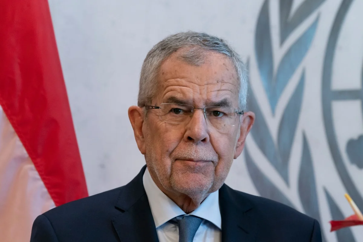 Avstriyanın dövlət başçısı ikinci müddətə prezident seçilib