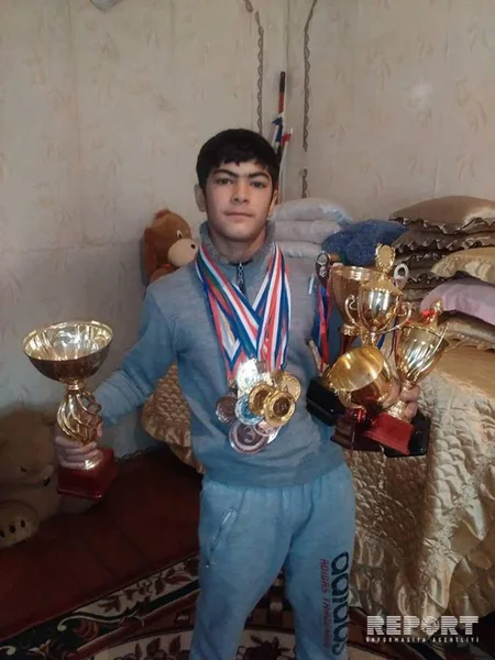 Gürcüstanda yaşayan azərbaycanlı ailənin çətin günləri: darısqal kirayə mənzil, məktəbə getməyən uşaqlar - REPORTAJ