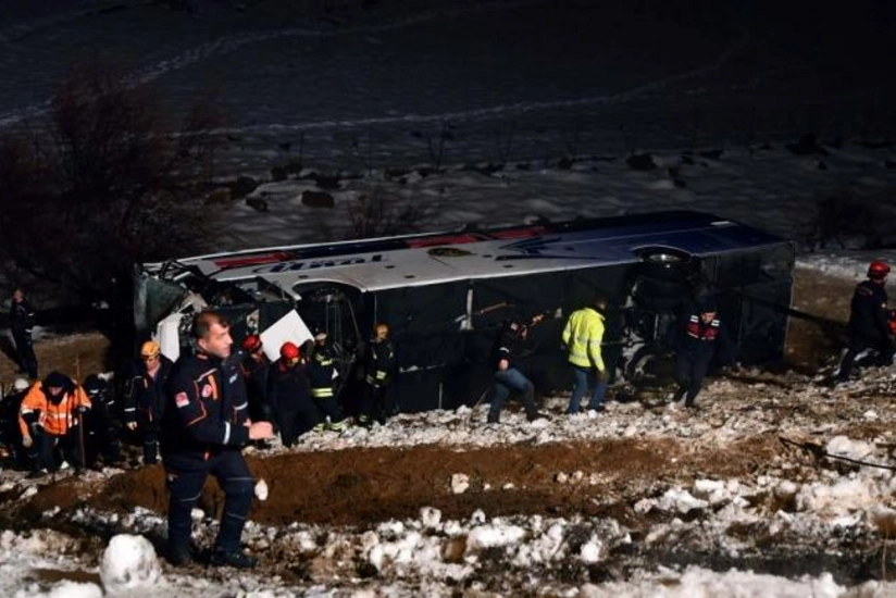 Türkiyədə avtobus aşıb, 28 nəfər yaralanıb