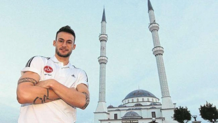 ​Almaniyalı futbolçu islamı qəbul edib