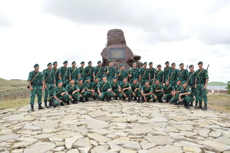 Sərhədçilər ”Heydər Əliyev zirvəsi”nə yürüş ediblər