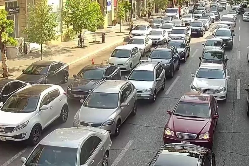 Bakının bir sıra yollarında tıxac var - SİYAHI