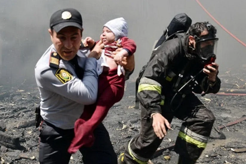 ​Azərbaycan Prezidenti qəhrəmanlıq göstərmiş polisi təltif edib - FOTO