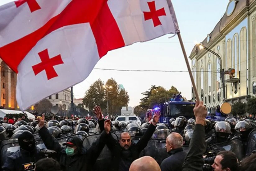 В Тбилиси у здания парламента проходит акция протеста