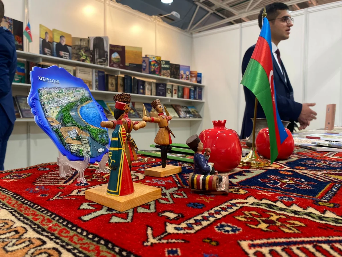 Beynəlxalq kitab yarmarkasında Azərbaycan kitabları da nümayiş olunur