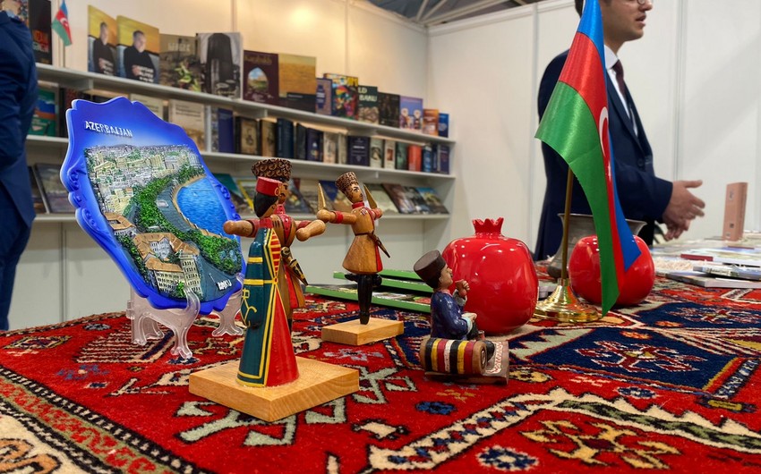 Beynəlxalq kitab yarmarkasında Azərbaycan kitabları da nümayiş olunur