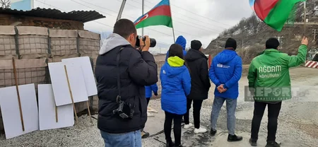 Представители зарубежных СМИ засвидетельствовали, что дорога Ханкенди-Лачын открыта для гуманитарных целей