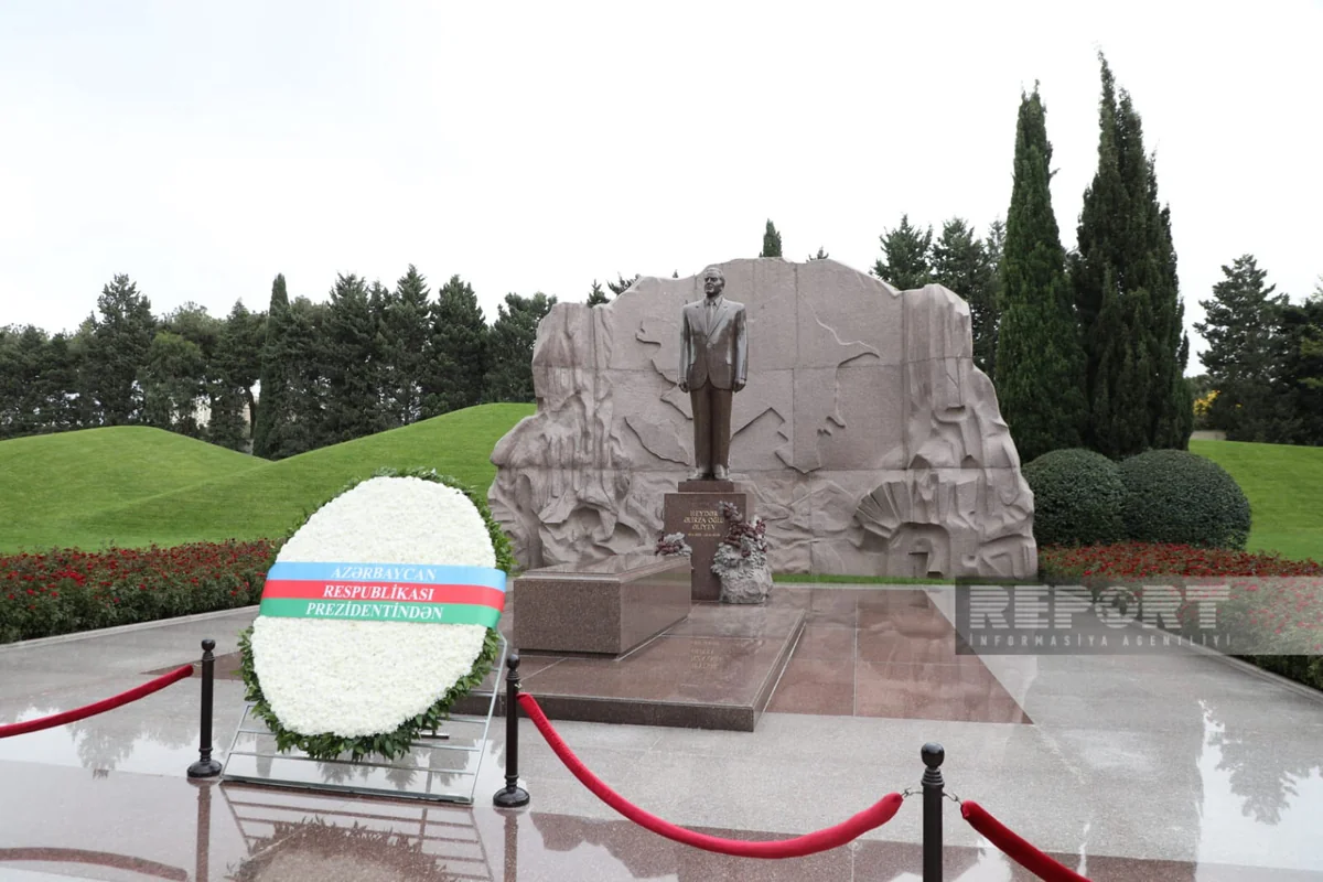 19 years pass since national leader Heydar Aliyev's death