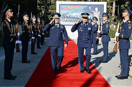 Azerbaijan, Uzbekistan discuss military cooperation issues