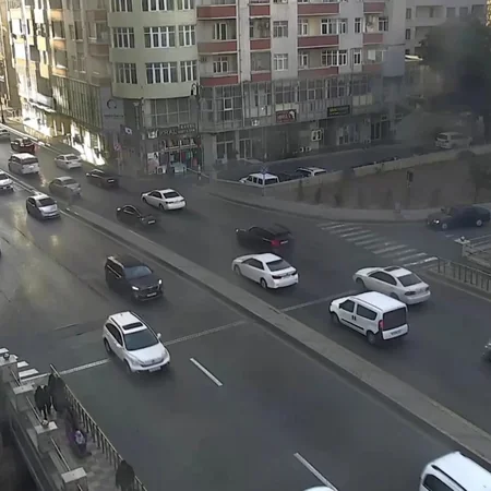 Bakının bir çox yollarında nəqliyyatın sıxlığı müşahidə edilir - SİYAHI