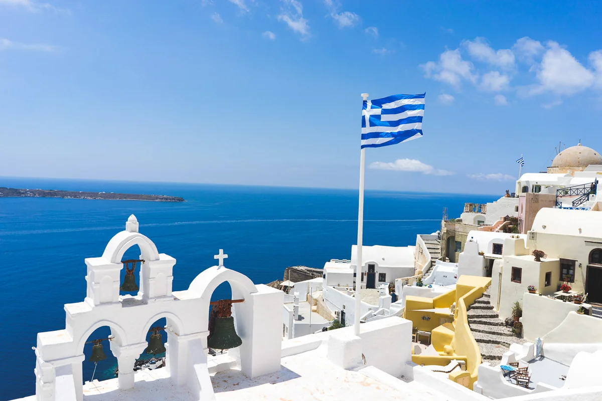Greece to reduce quarantine for tourists