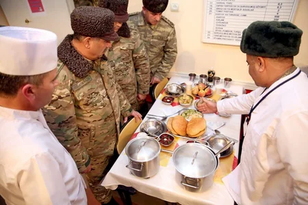 Müdafiə Nazirliyinin rəhbərliyi cəbhə bölgəsində səfərdədir - VİDEO