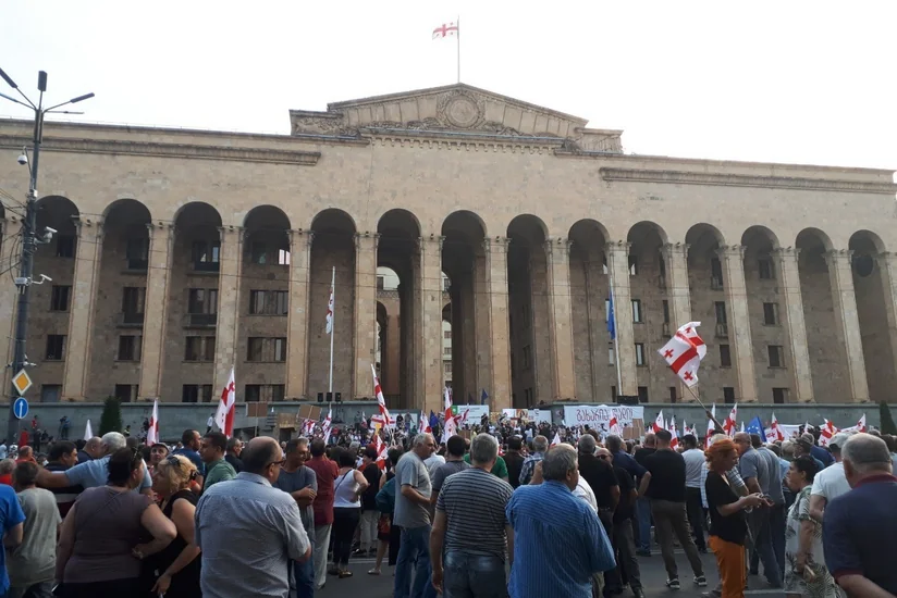 Gürcüstan DİN rəhbərinin istefası tələbi ilə Tbilisidə növbəti aksiya keçirilir