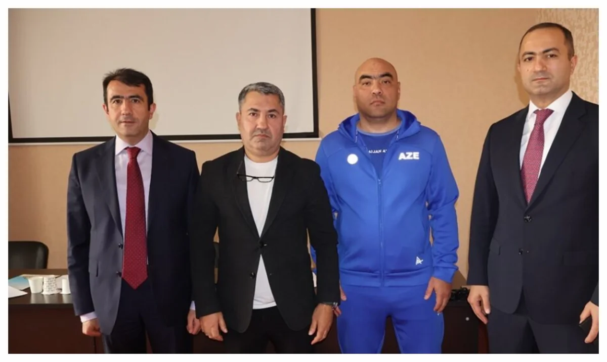 Azərbaycanın boks millisinin baş məşqçisi komandaya təqdim edilib