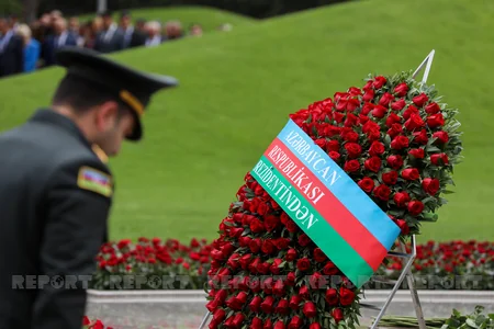 Azerbaijani people commemorate National Leader Heydar Aliyev