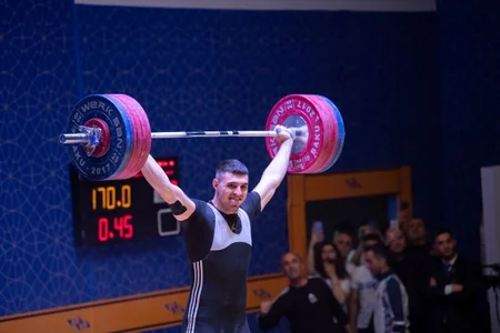 Dadaş Dadaşbəyli Azərbaycan çempionatında üç rekorda imza atıb