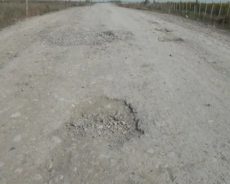 Kürdəmirdə əlli il əvvəl tikilən yol bərbad vəziyyətə düşüb - REPORTAJ