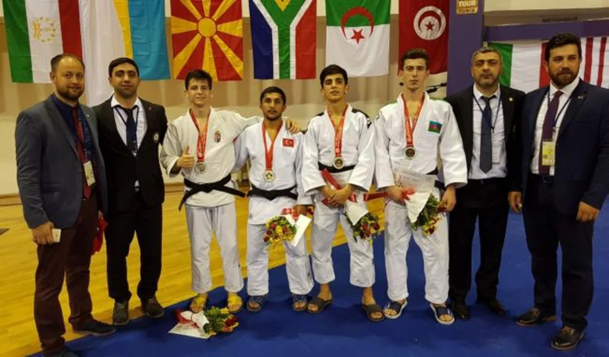 Azərbaycanın yeniyetmə cüdoçuları Tunisdə 15 medal qazanıb