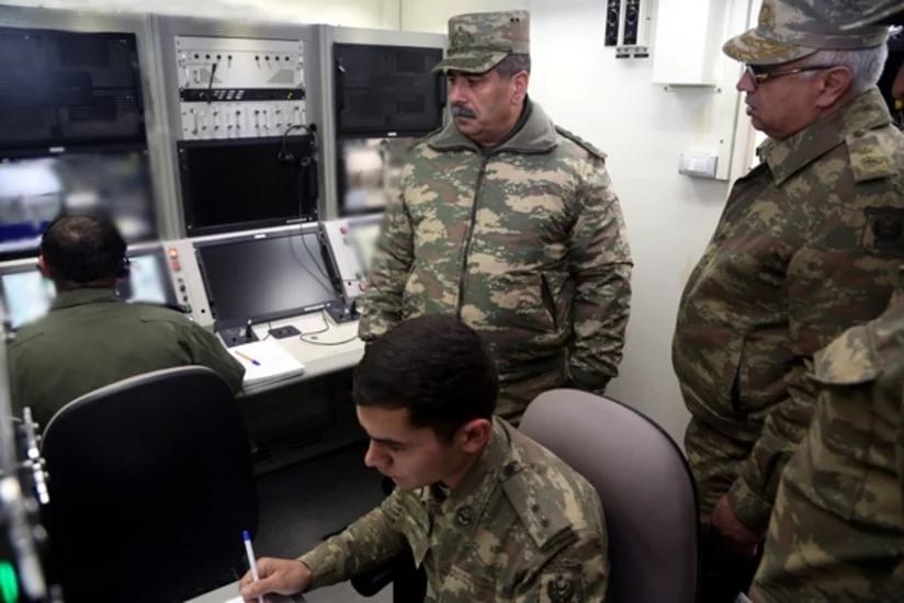 Министр обороны побывал в одной из военных авиабаз