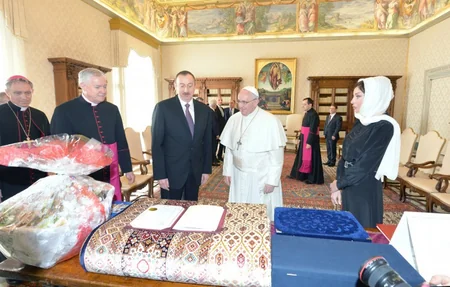 ​İlham Əliyev Katolik Kilsəsinin rəhbəri Papa Fransisk ilə görüşüb