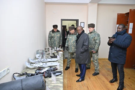 Президенту Гвинеи-Бисау показали вооружение командос Азербайджана