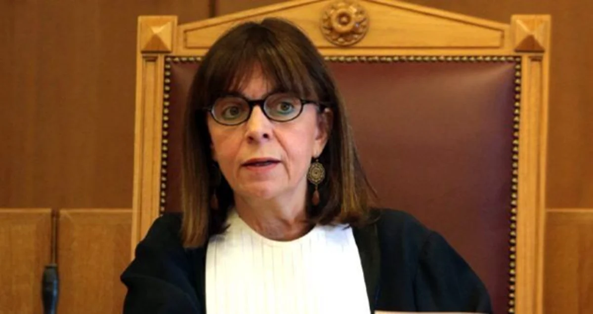 Yunanıstanın ilk qadın prezidenti and içdi