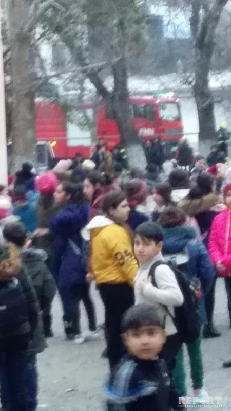 Mingəçevirdə məktəbdə yanğın olub, şagirdlər təxliyə edilib - FOTO - YENİLƏNİB