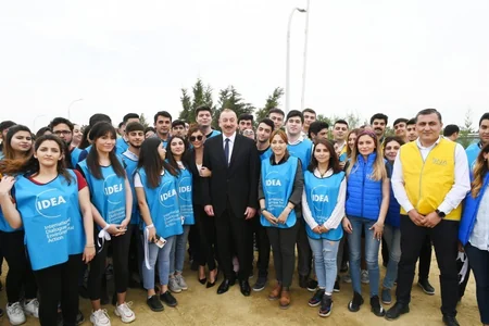 Prezident İlham Əliyev ulu öndər Heydər Əliyevin doğum gününə həsr olunan ağacəkmə aksiyasında iştirak edib - YENİLƏNİB
