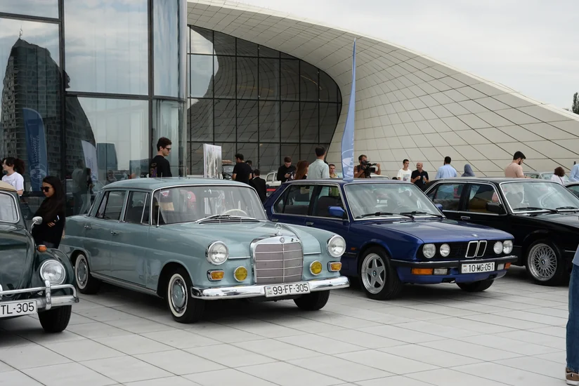 Bakıda klassik avtomobillərin sərgisi keçirilib