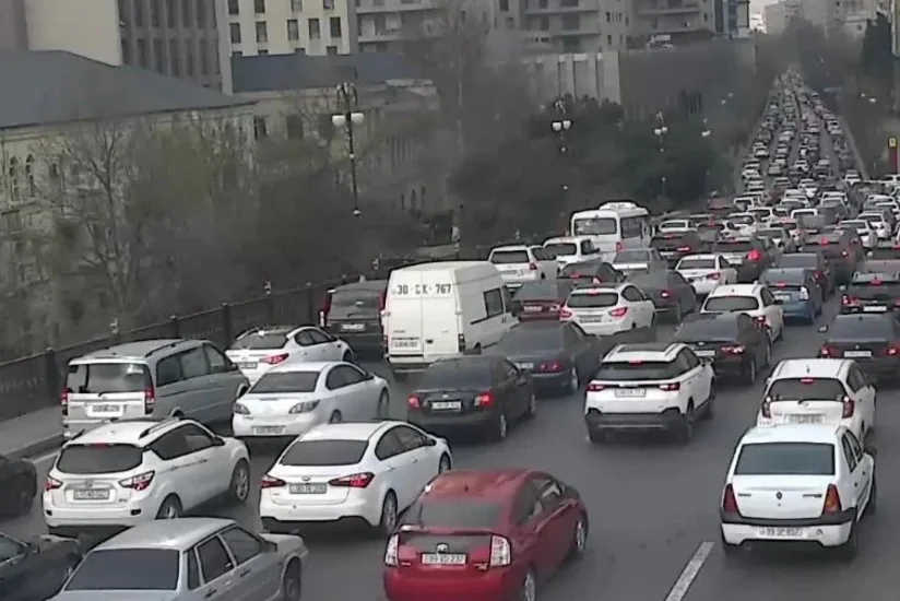 Bakının bir sıra yollarında tıxac var - SİYAHI