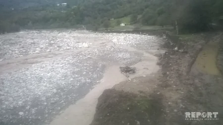 Vəlvələ çayı daşıb, Qubanın 50 məhəlləsinə gediş-gəliş çətinləşib - FOTO