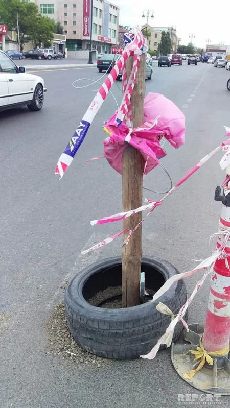 Babək prospektində yolun çökməsi səbəbindən daha bir avtomobil qəzaya uğrayıb