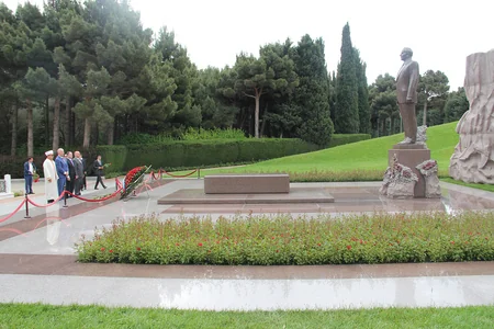 Mübariz Qurbanlı Rumıniyanın dini məsələlər üzrə dövlət katibi ilə görüşüb