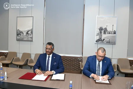 Sudanın yeni təyin olunmuş səfiri etimadnaməsinin surətini Ceyhun Bayramova təqdim edib