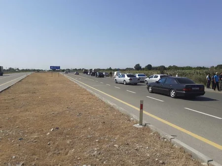 Ucarda avtomobil aşıb, xəsarət alanlar var - YENİLƏNİB