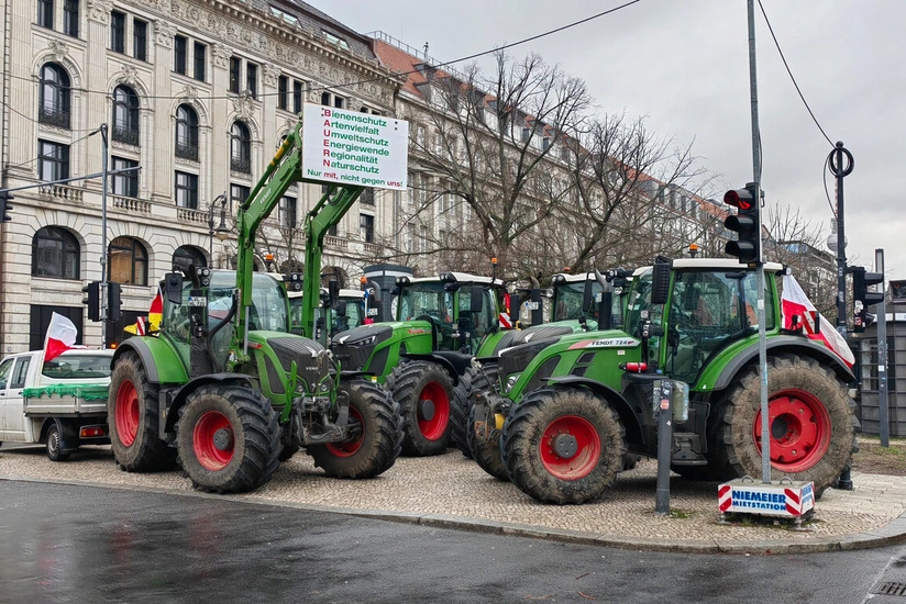 German farmers converge on Berlin to protest higher taxes