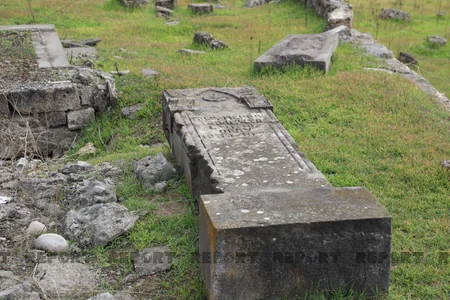 Qubadlıda erməni vandaliziminə məruz qalan qəbiristanlıq - FOTOREPORTAJ