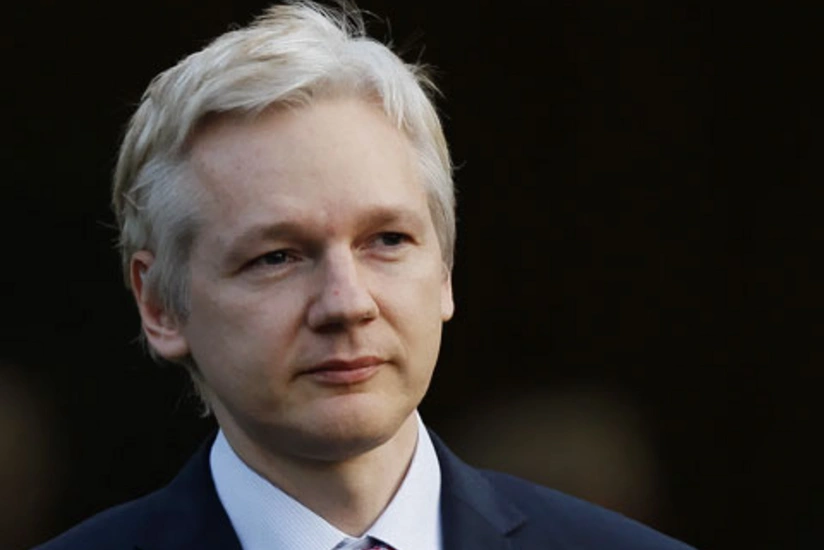 Assange asks Hollande for asylum in France