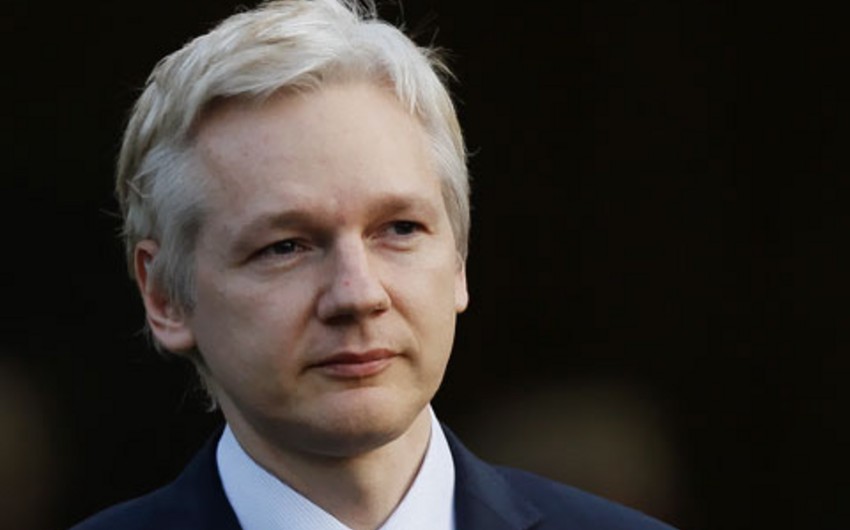 Assange asks Hollande for asylum in France
