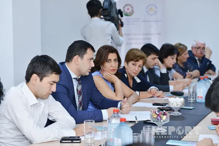 Bakıda KİV-də və sosial mediada qadın mövzusu müzakirə olunub
