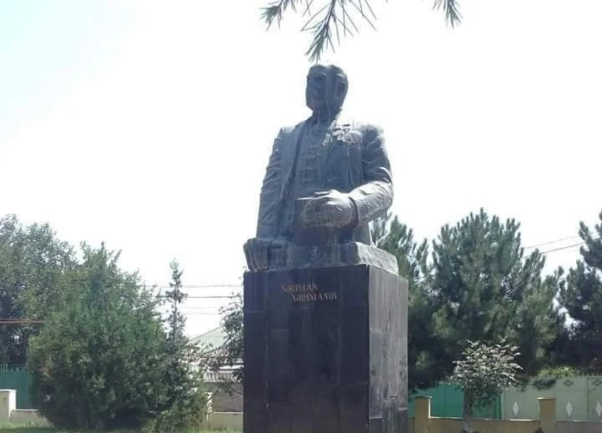 Gürcüstanda Nərimanovun heykəlinin bərpasına başlanıldı - FOTO