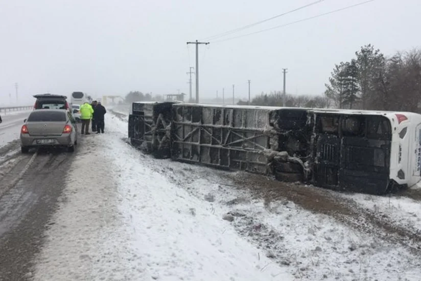 В Турции автобус с туристами попал в аварию, 34 человека ранены