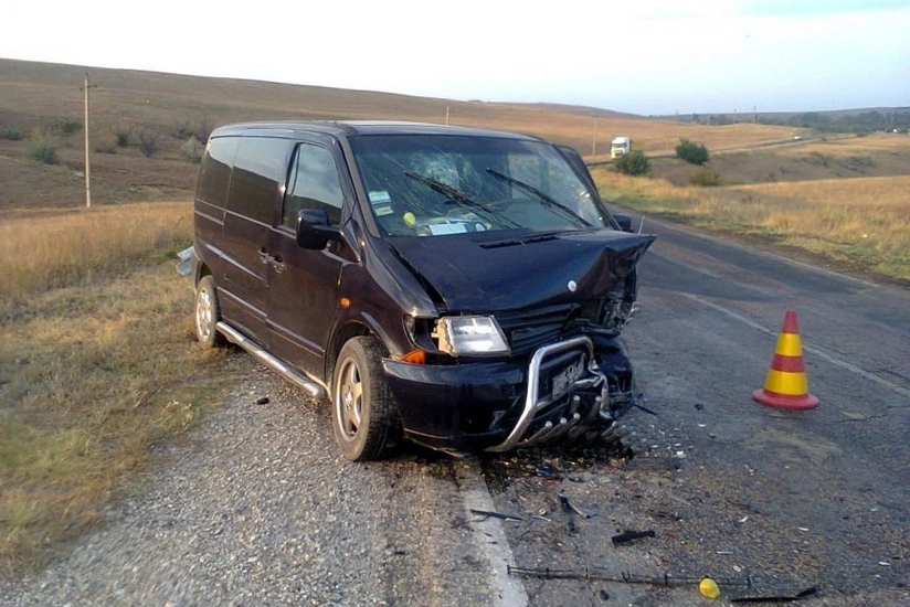 Göygöldə sərnişin mikroavtobusu qəzaya uğrayıb, xəsarət alanlar var
