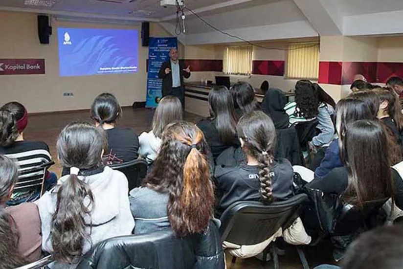 “Sumqayıt”ın futbolçularına danışılmış oyunlarla bağlı seminar keçirilib