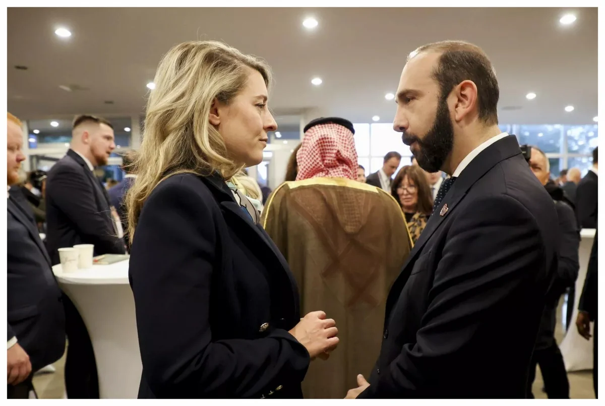 Canadian FM arrives in Armenia