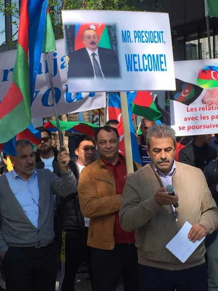 Azərbaycanlılar Brüsseldə Prezidentə dəstək aksiyası keçirib