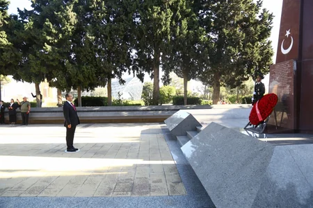 Türkiyə Respublikasının 100 illiyi münasibətilə Türk şəhidliyi abidəsi və Şəhidlər xiyabanı ziyarət olunub