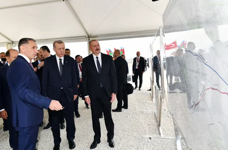Cəbrayılda Qumlaq dəmir yolu stansiyasının təməli qoyulub - YENİLƏNİB