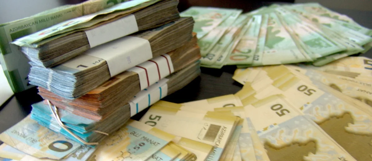 ​Денежная база в Азербайджане резко сократилась